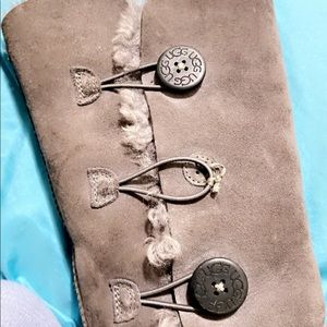 Gray Bailey Button Uggs